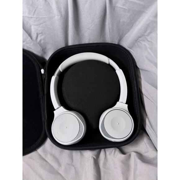 CISCO Headset 730, Wireless Dual On- Ear Bluetooth Headset with Case, USB-A HD - Picture 9 of 9